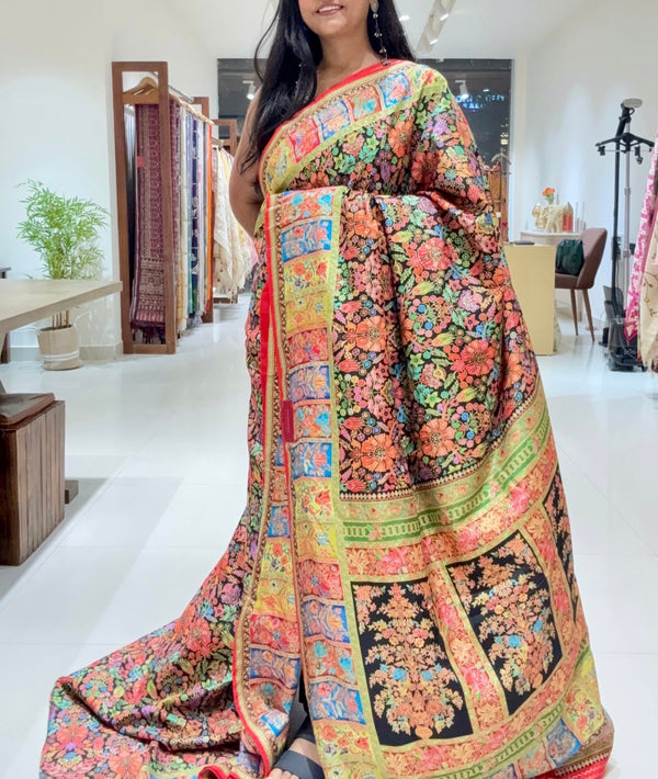 Royal Position Print Soft Silk Saree ( Black )